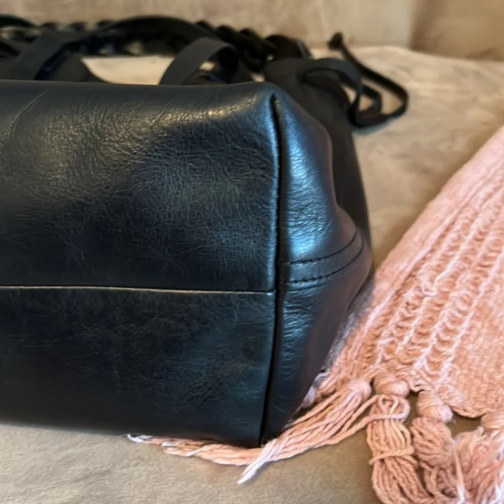 Madewell Black Leather Drawstring Bucket Bag - Picture 3 of 10